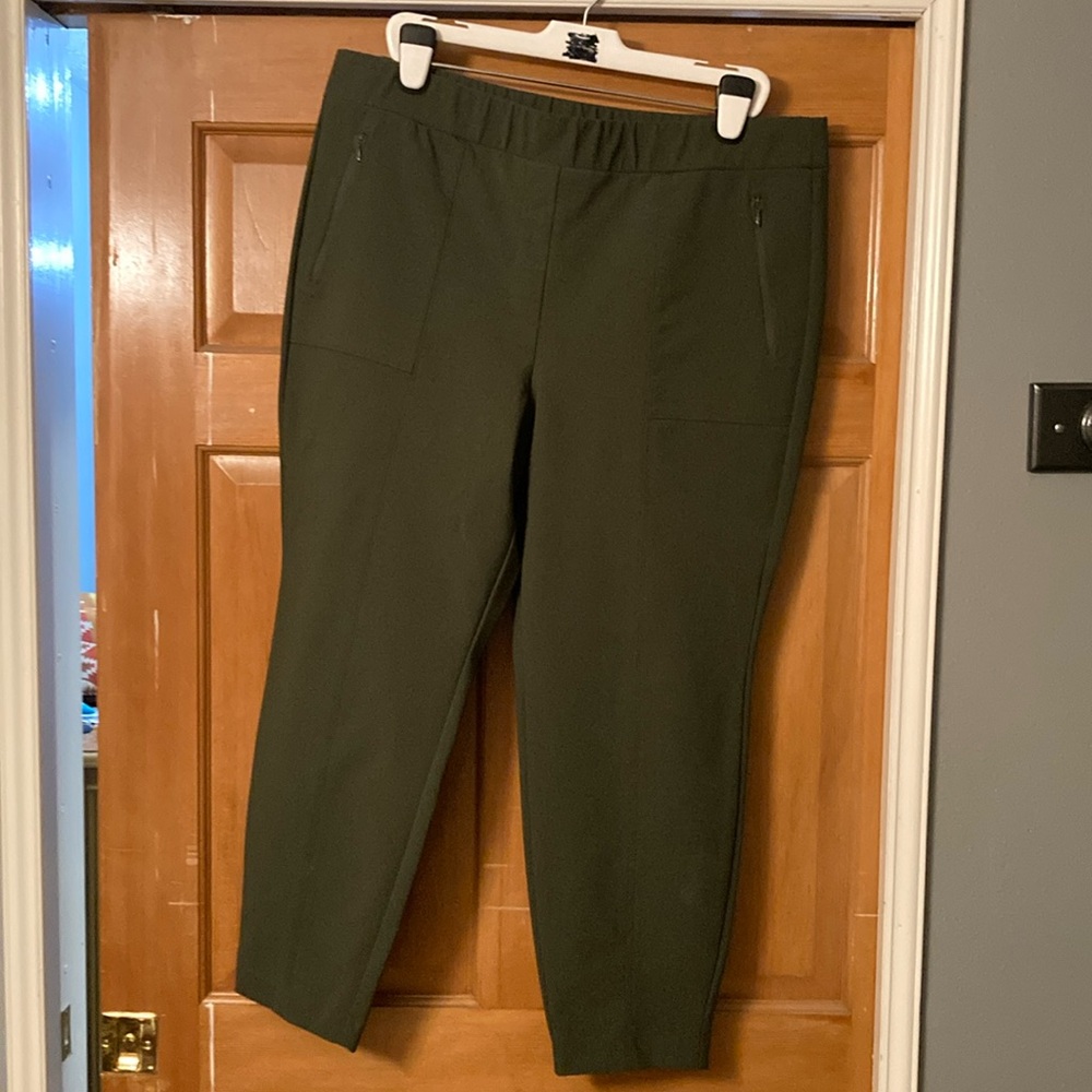 Lane bryant size 20 dark green slacks, pull on, pockets and stretch